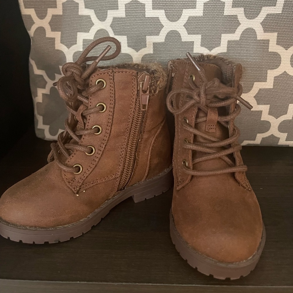 Toddler boots - size 6